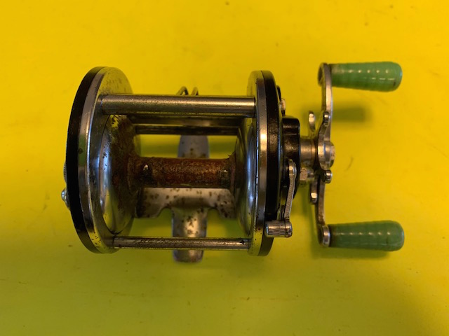 PENN No 85 Fishing Reel Green Handle Clicks Winds Untested Vintage READ