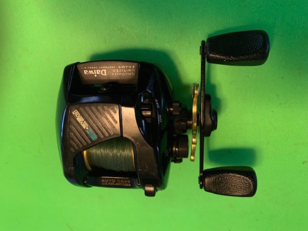 DAIWA PS2-5B BAITCASTING FISHING REEL WITH LOTS OF GREAT FEATURES