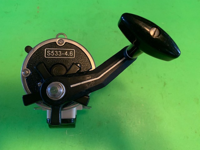 CUSTOM BUILT NEWELL S533-4.6 FISHING REEL WITH WHITE SUPPORT POSTS