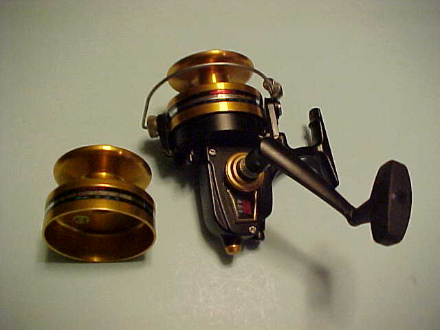 PENN SPINFISHER 8500SS SPINNING REEL WITH EXTRA SPOOL, PRE-OWNED