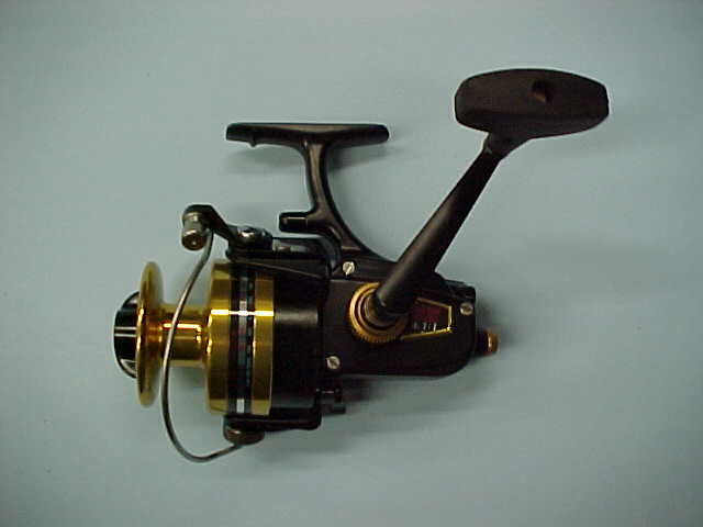 PRO GEAR 440 CONVENTIONAL FISHING REEL - RARE RED, PRE-OWNED