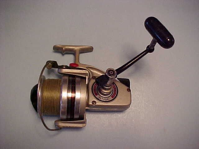 VINTAGE DAIWA 9000C EXTRA LARGE SPINNING REEL, RARE, PRE-OWNED