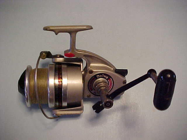 VINTAGE DAIWA 9000C EXTRA LARGE SPINNING REEL, RARE, PRE-OWNED